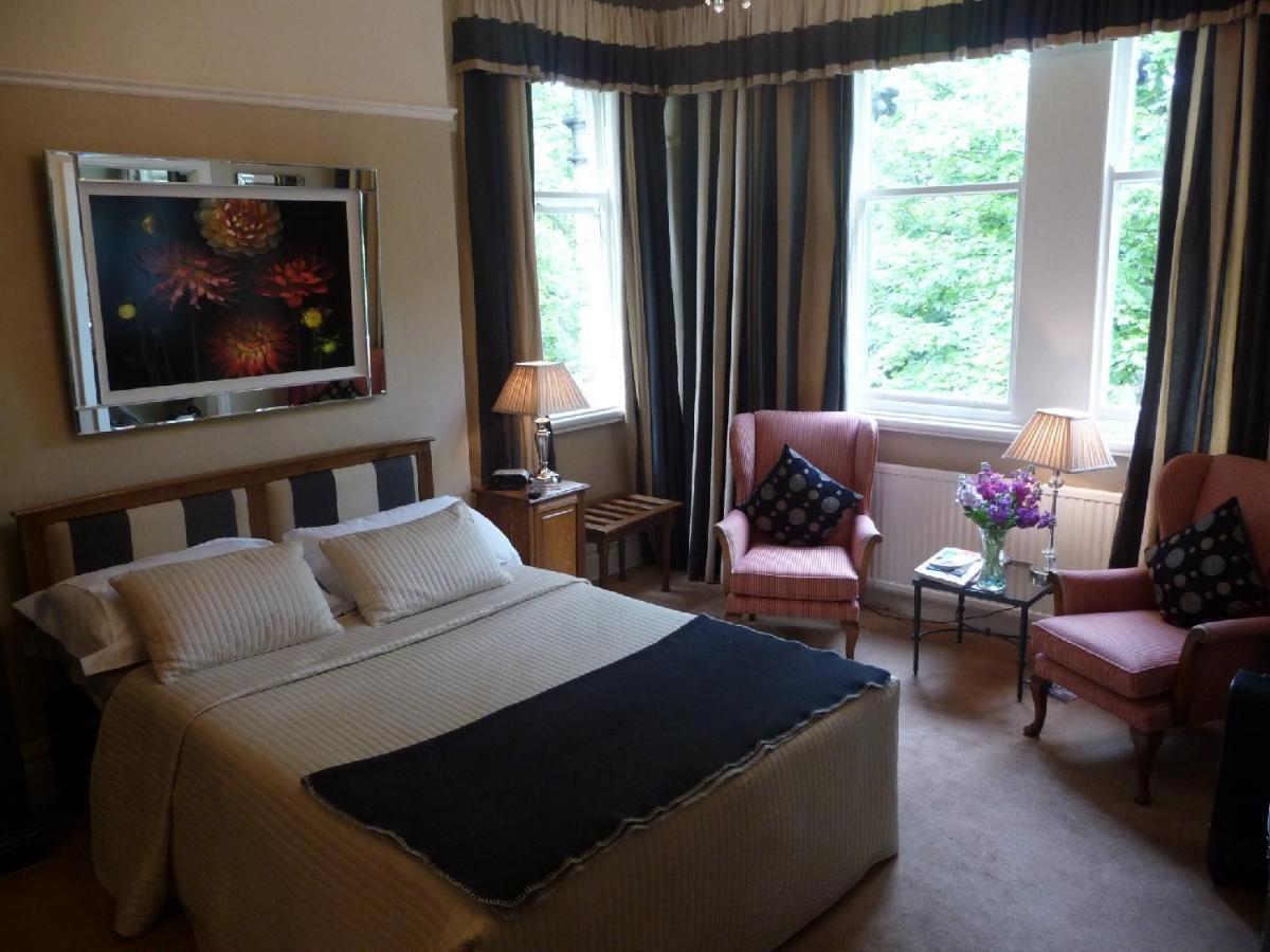 Bed and Breakfast Alexandra Court Харрогейт Экстерьер фото